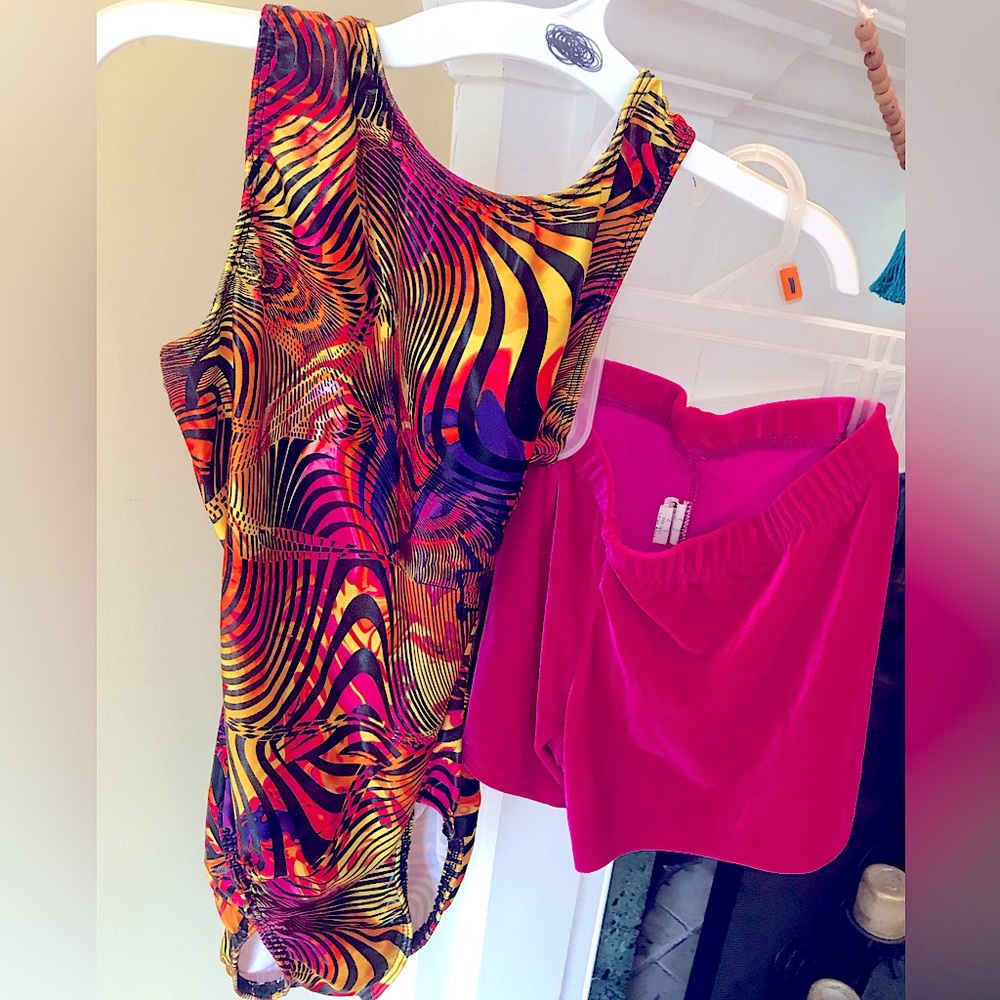 Women’s / Teen Gymnastics Leotard & Shorts